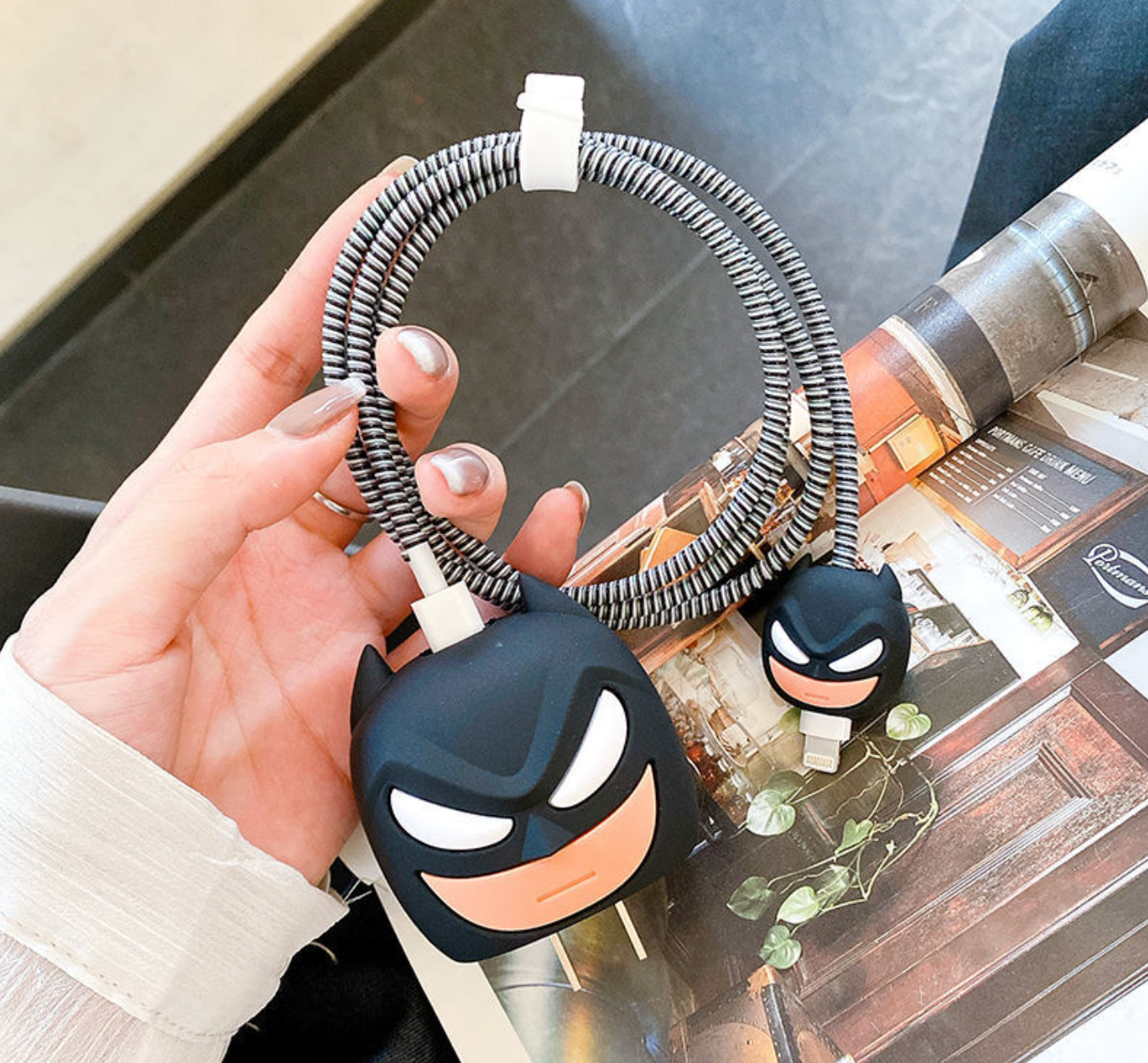 The new cartoon data cable protective cover is suitable for 18/20w charging head protective cover wire winder